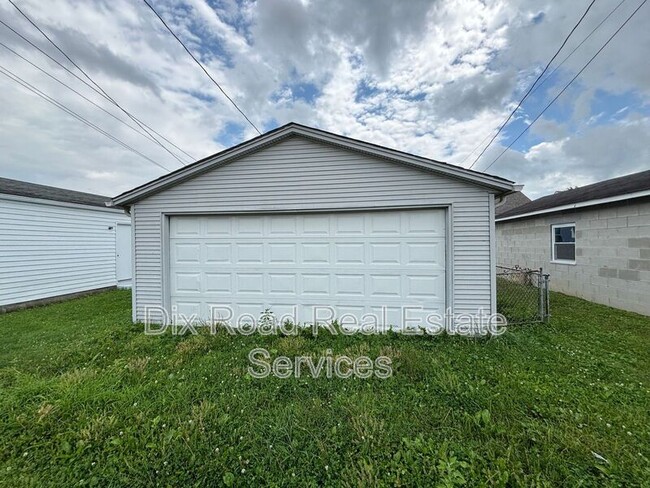 Building Photo - 1080 Azel Ave