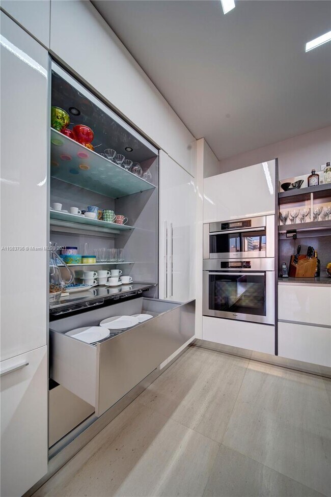 Building Photo - 10155 Collins Ave