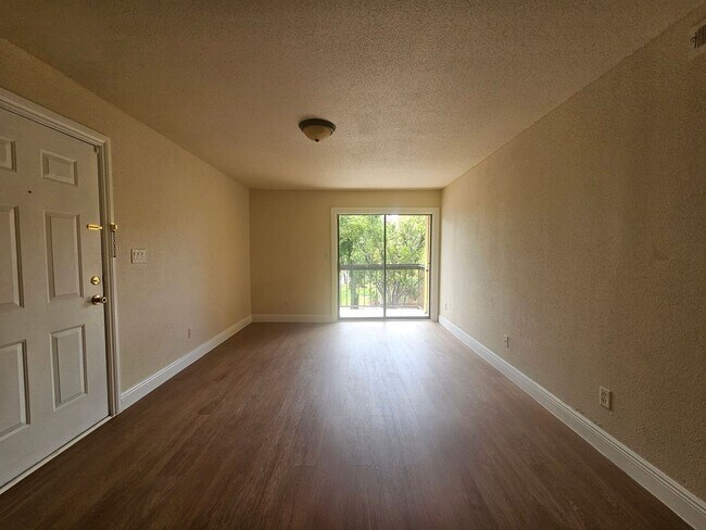 Building Photo - 2905 Winkler Ave