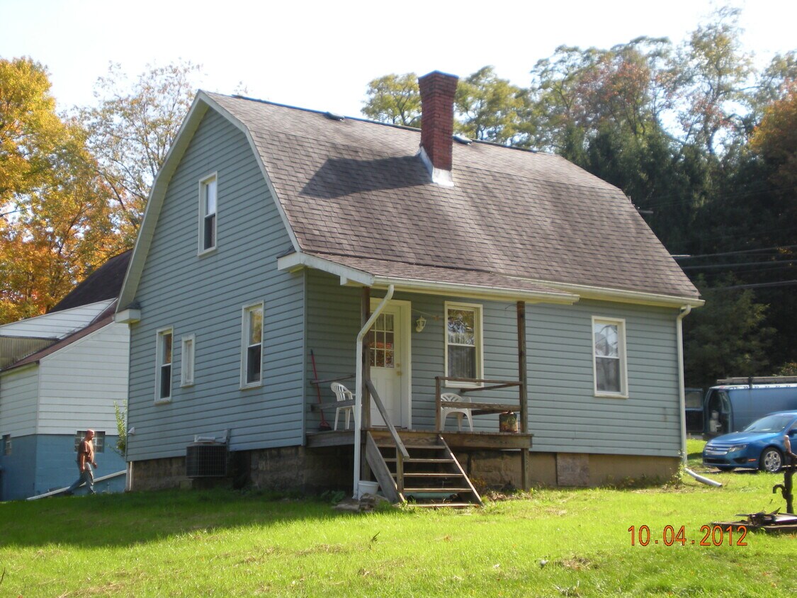 Small 2 Bedroom Home - 1214 Sunset Dr
