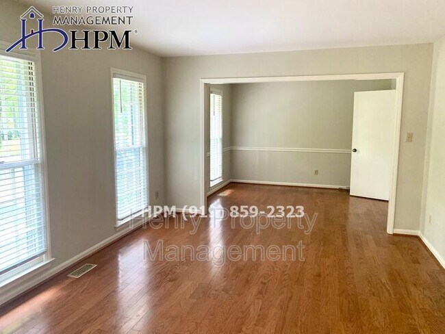 Foto del edificio - 1103 Braemar Ct