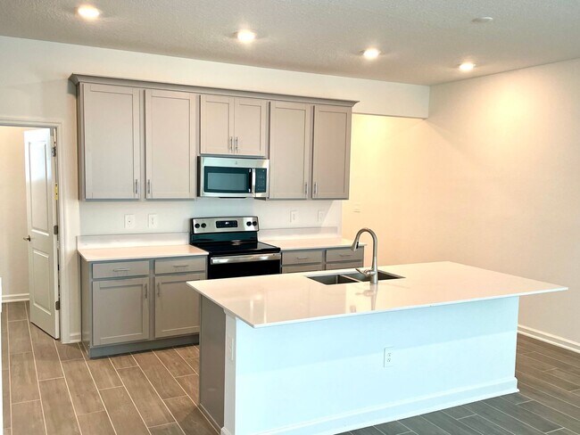 Foto del edificio - Two-Story 3 Bed, 2.5 Bath Home in the Desirable Tohoqua Community!