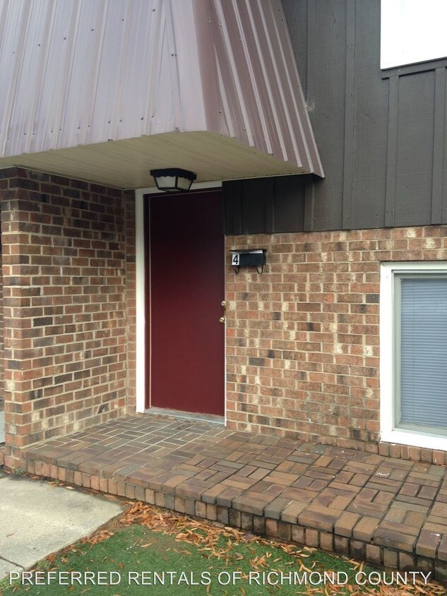 Primary Photo - 124 N Stewart St