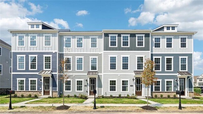 Foto del edificio - Luxury End-Unit Townhome with 4 Bedrooms &...
