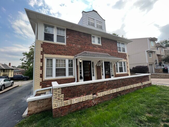 Building Photo - 3809 Davenport St