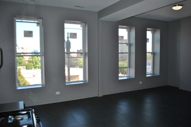 Foto del edificio - 1854 S Blue Island Ave