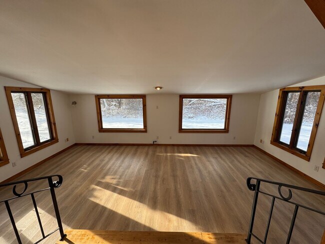 Foto del edificio - Charming Two-Bedroom Home in a Peaceful Wooded Setting