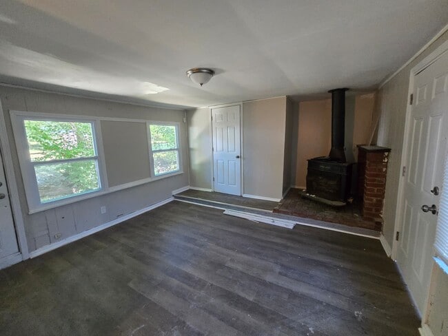 Building Photo - 9846 Dennis Dr