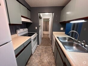 Building Photo - 902 Benton Dr