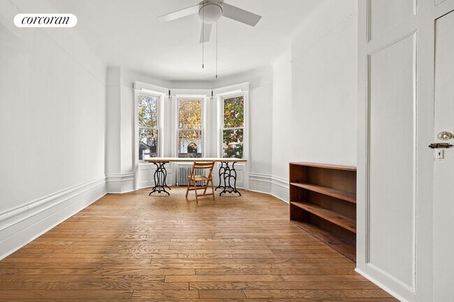 Foto del edificio - 280 E 8th St