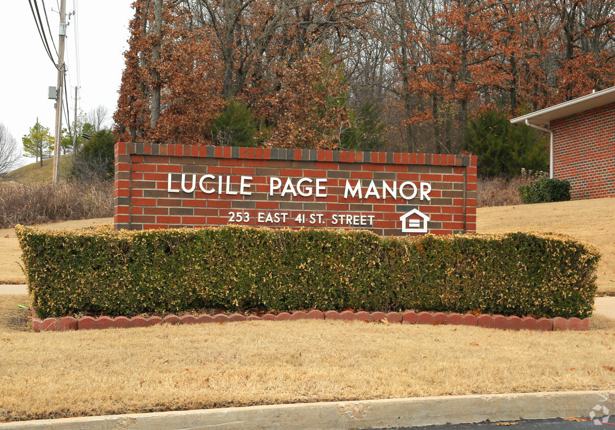 Foto del edificio - Lucile Page Manor Apartments