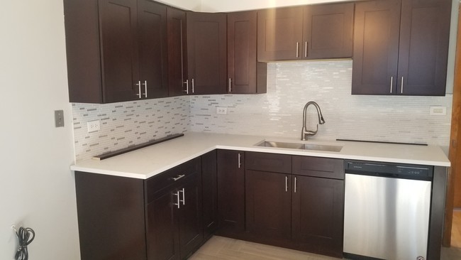 Foto del edificio - 6333 N Odell Ave