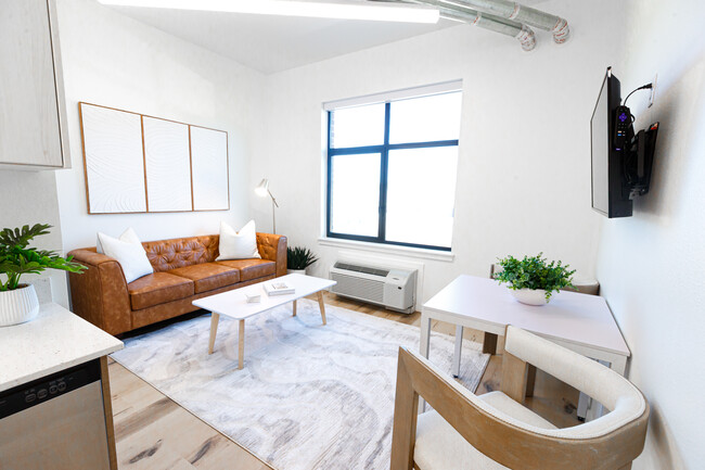 Área de estar - Urban Loft Co. Conway- All Utilities Included