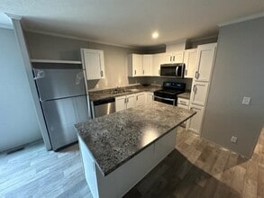 Building Photo - 123 Desander Dr