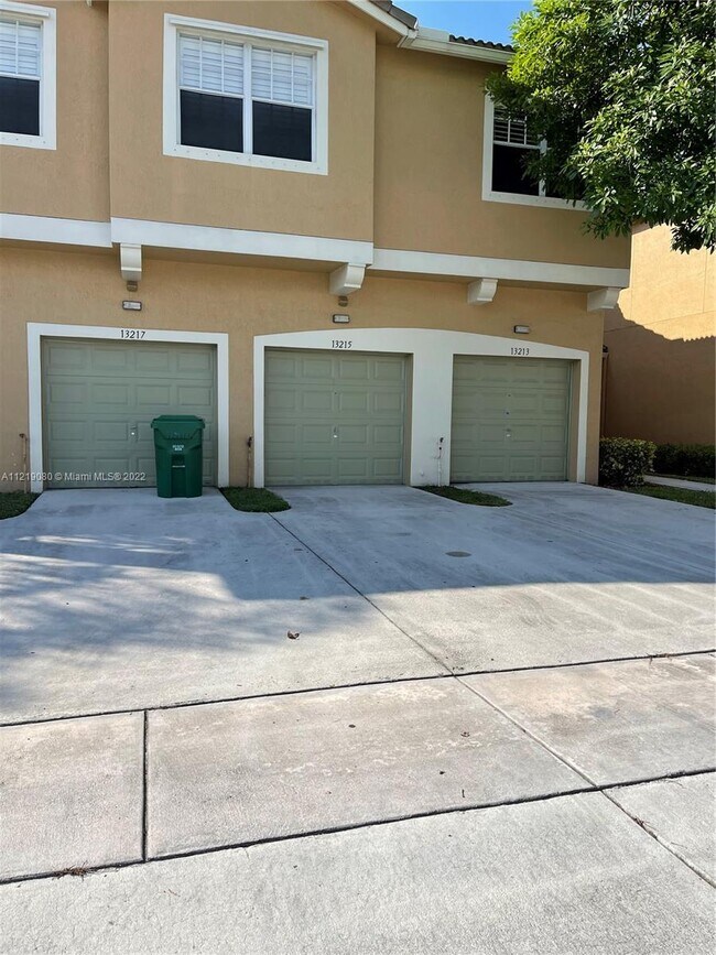 Foto del edificio - 13215 SW 42nd St