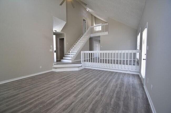 Foto del edificio - COMING SOON-3 BEDROOM 2 BATHROOM - NO PETS