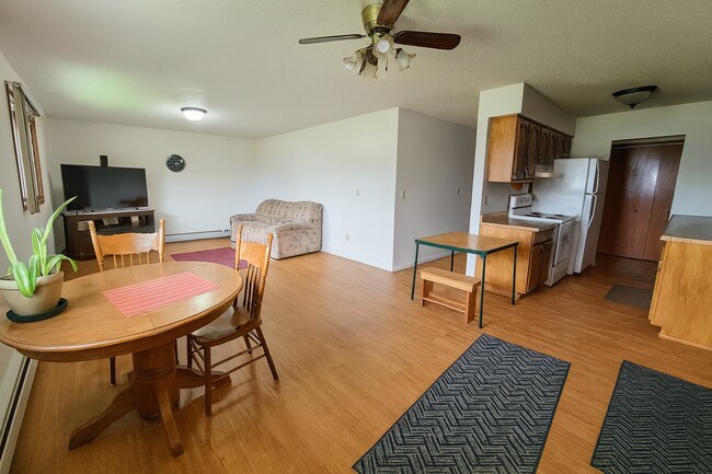 Foto del edificio - One level living w/ Attached Garage Available July!