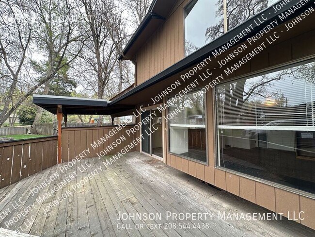 Foto del edificio - 975 E Logan St