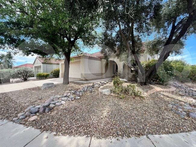 Building Photo - 13853 N Lobelia Way