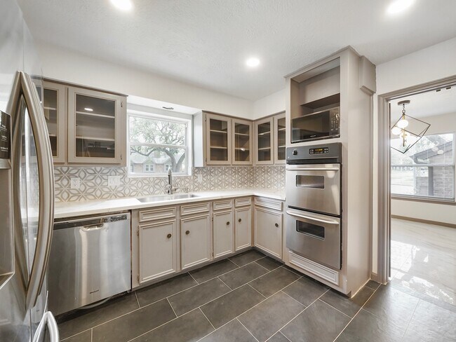Foto del edificio - 14202 Piping Rock Ln