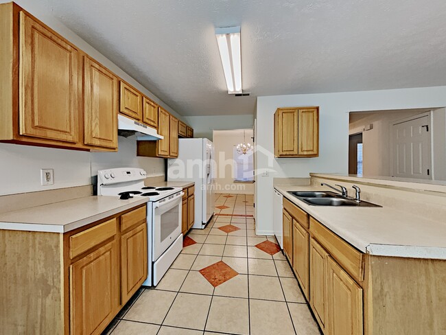 Building Photo - 2425 Edencrest Dr
