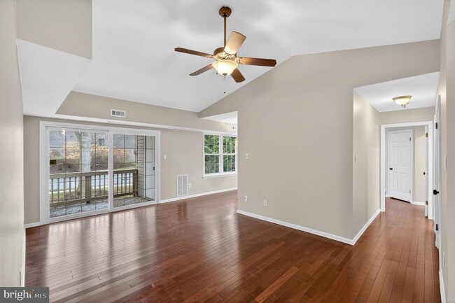 Foto del edificio - 8022 Beacon Hill Dr