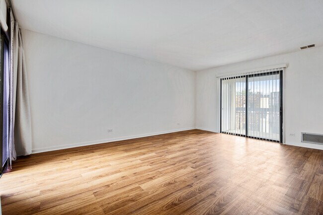 Foto del edificio - 2275 Country Club Dr