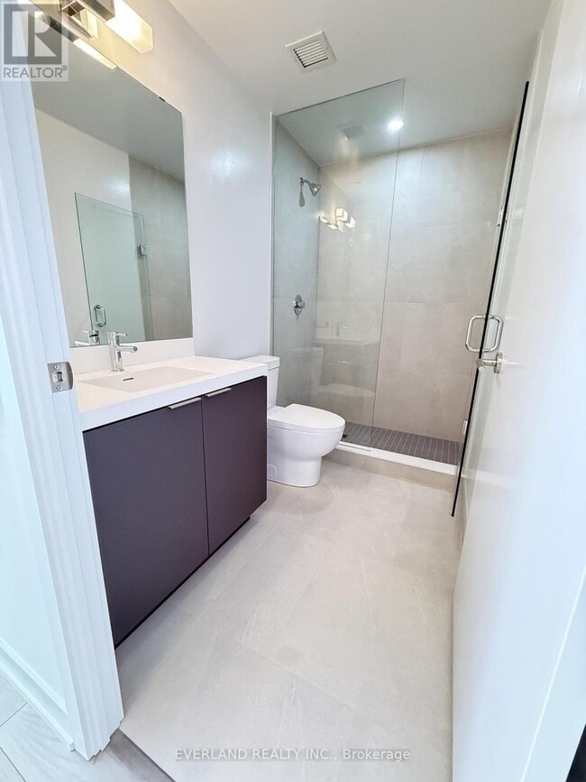 Building Photo - 5858 Yonge St