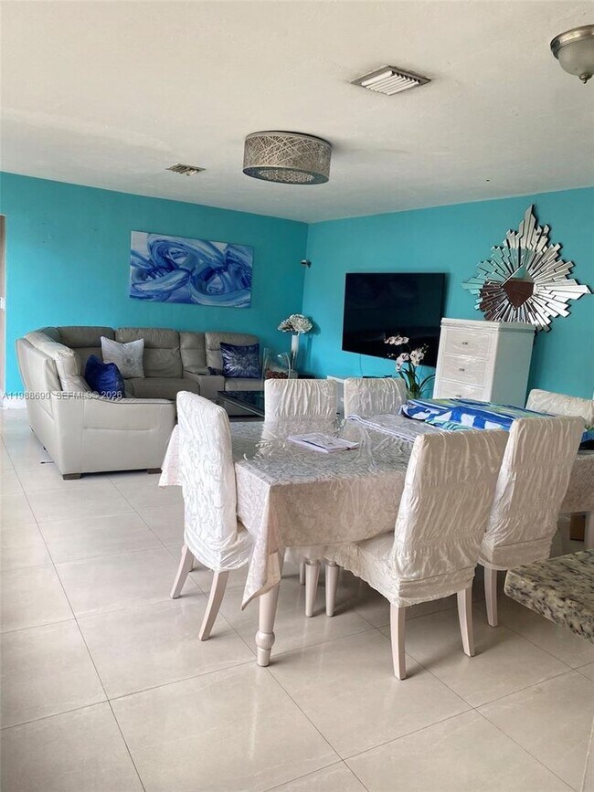 Foto del edificio - 740 NE 179th Terrace