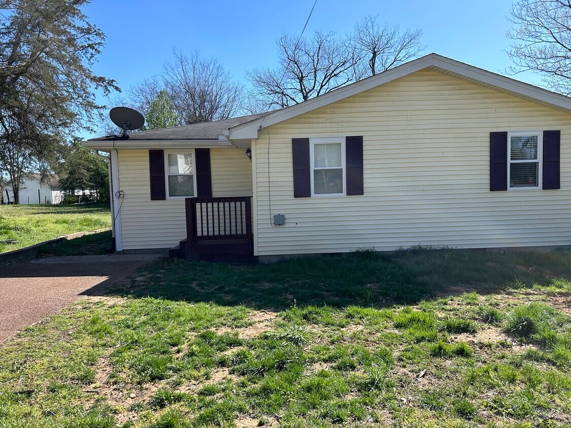 Front Yard and Porch - 706 Eric Dr