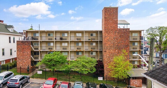 Foto del edificio - 1BR Near UTK & Downtown Knoxville – Walk to Cumberland Ave & Neyland Stadium!