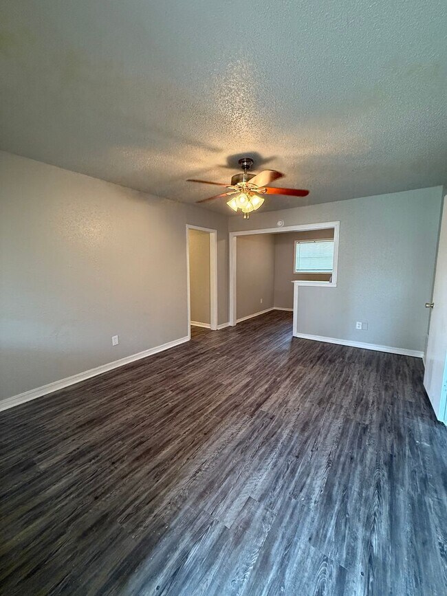 Foto del edificio - 3 bed, 11/2 bath home in North Norman