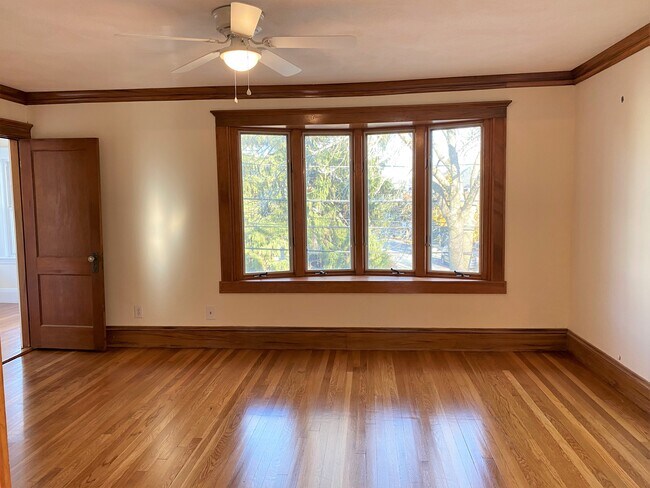 Building Photo - 68 Brooks Ave