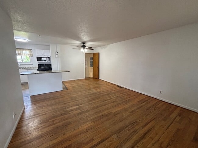 Building Photo - Very nice Family Home located in southern ...