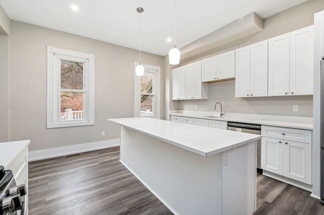 Building Photo - Beautiful Fully Renovated 4 Bedroom Home In The West End.  Available July!