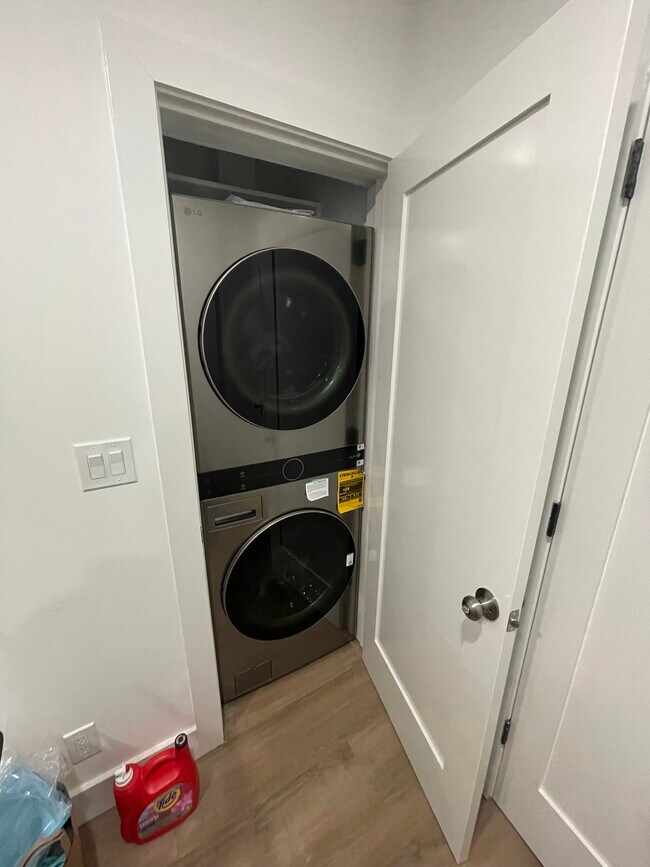 Foto del edificio - 13 Division St W