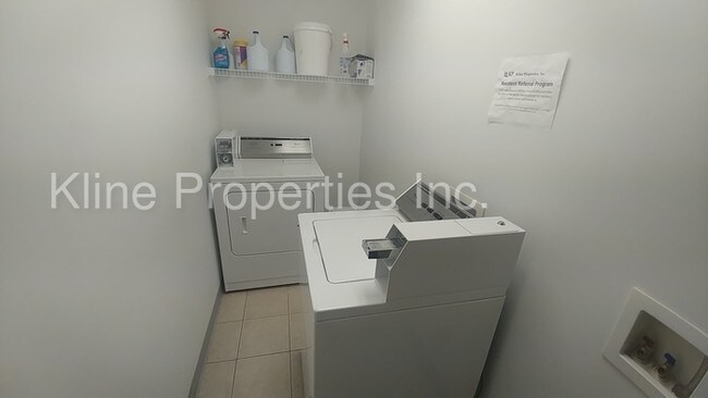 Building Photo - Move In Ready Very Nice 1 Bedroom  Apartment