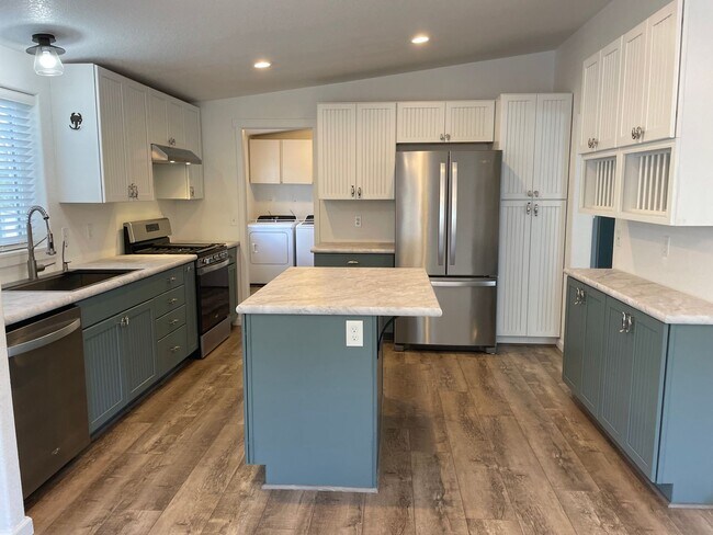Foto del edificio - Remodeled Home Just Moments from Greenbank Farm!