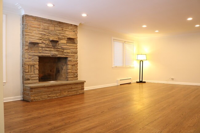 Building Photo - 2208 N 76th Ave