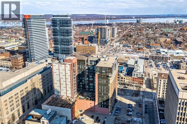 Building Photo - 118 King St E