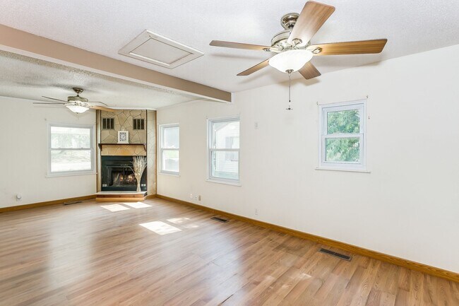 Building Photo - Updated Park City Home for Rent or Rent to...