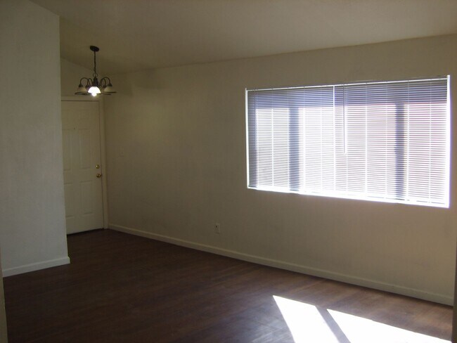 Building Photo - Nice 3BR duplex with some utilities included