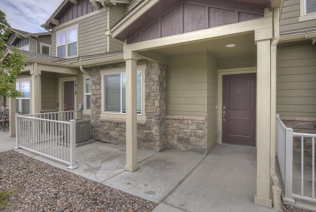 Foto del edificio - Beautiful Townhome!