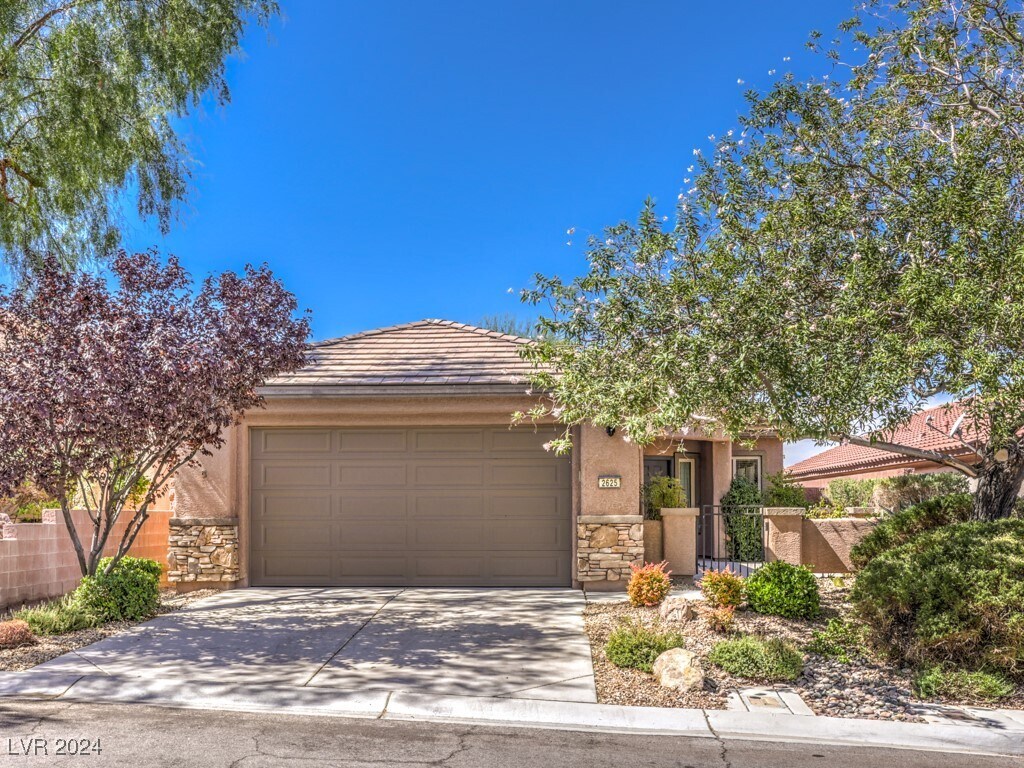 Foto principal - 2625 Chateau Clermont St