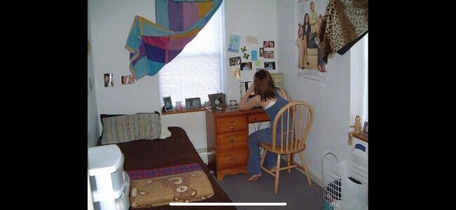 Bedroom - 650 W German St