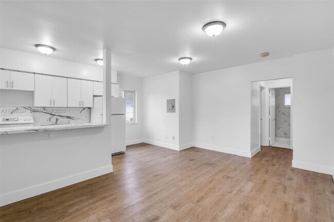 Foto del edificio - 5549 NE Miami Ct