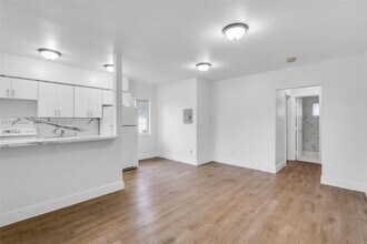 Building Photo - 5549 NE Miami Ct