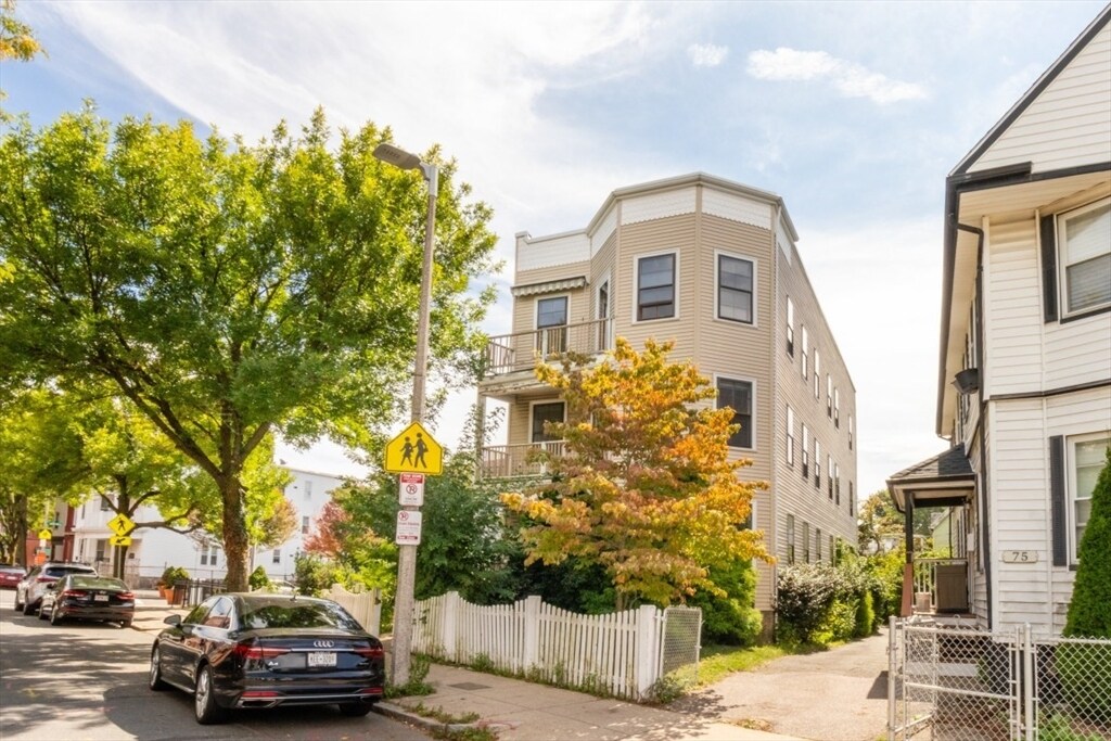 Foto principal - 77 Savin Hill Ave