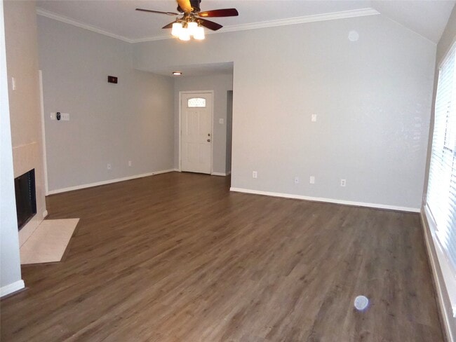 Building Photo - 6418 New World Dr