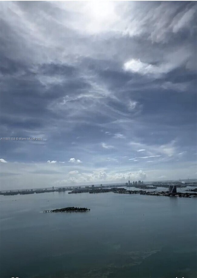 Building Photo - 700 NE 24th St